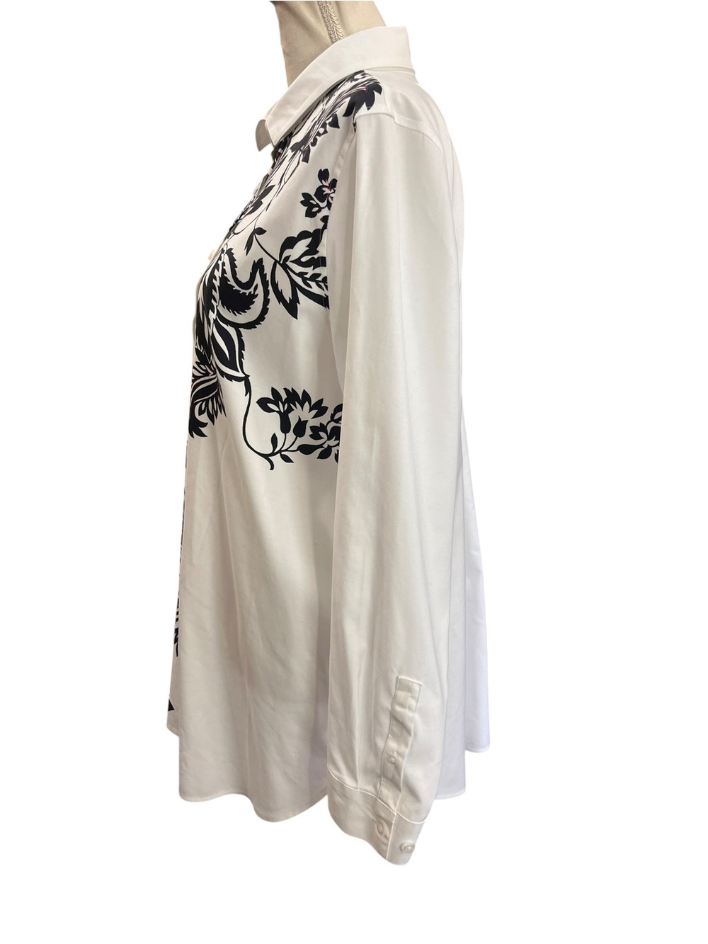 Chico’s Size 2 US 12 White Black Floral Tunic Button Down Stretch Shirt - Picture 6 of 10